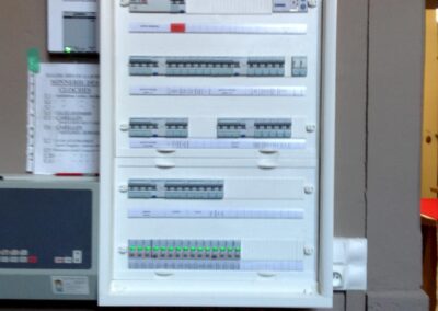 Nouveau tableau électrique tgbt installé dans la conciergerie de l’église de saint-étienne-les-houlières lors de la rénovation par fb électricité – socadel